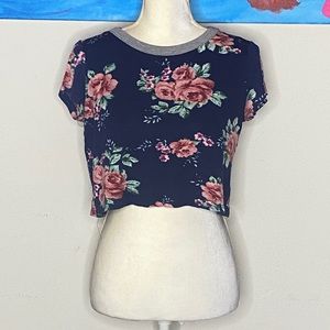 🌸 Woman's Floral Crop Top